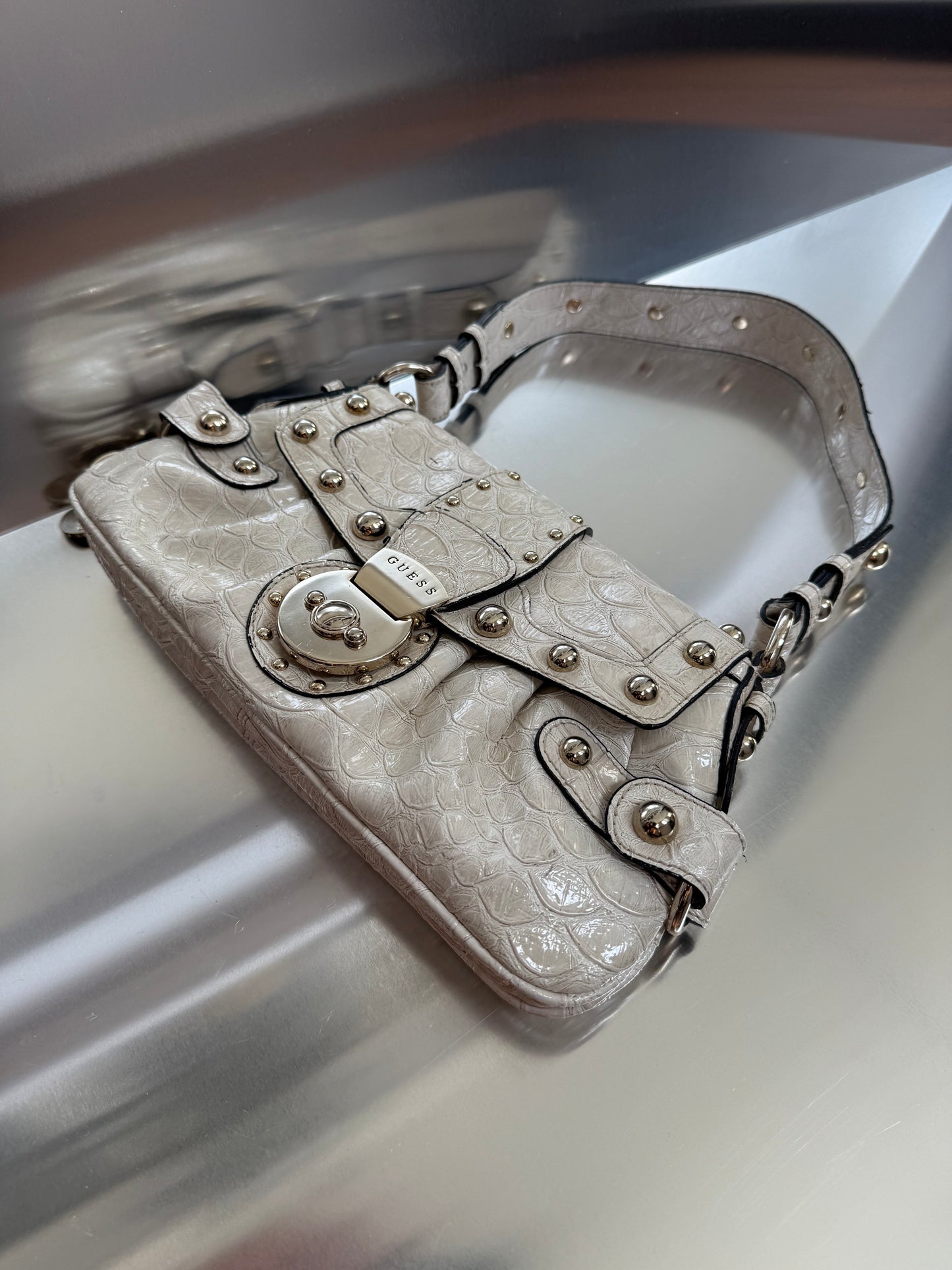 Vintage Guess bag - TWINKLING GLOBAL