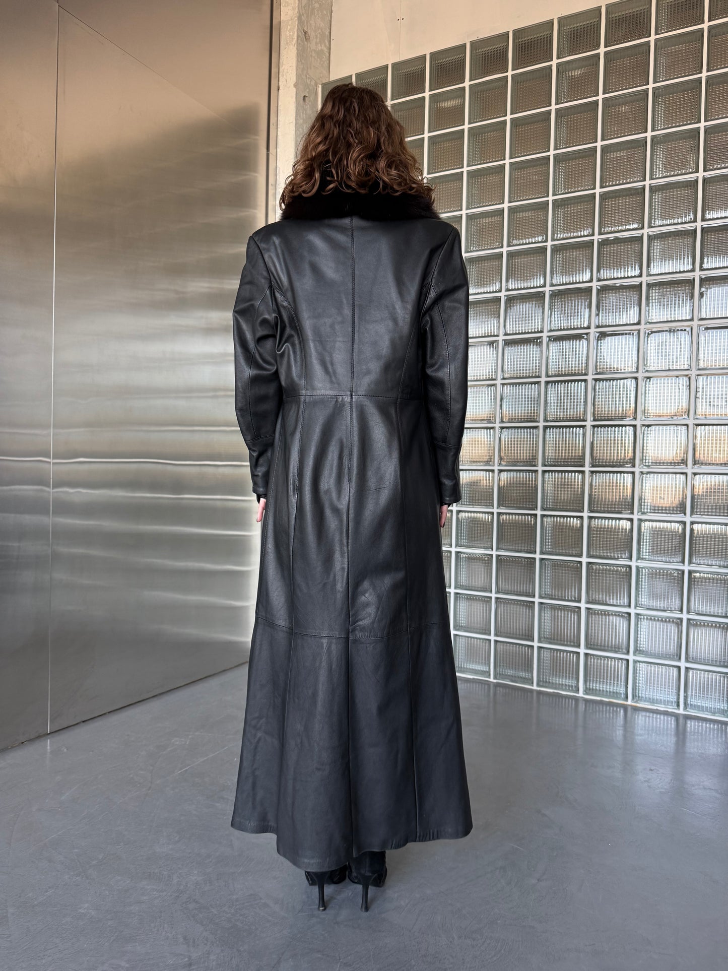 Vintage leather long coat with removable fur collar Twinkling Global