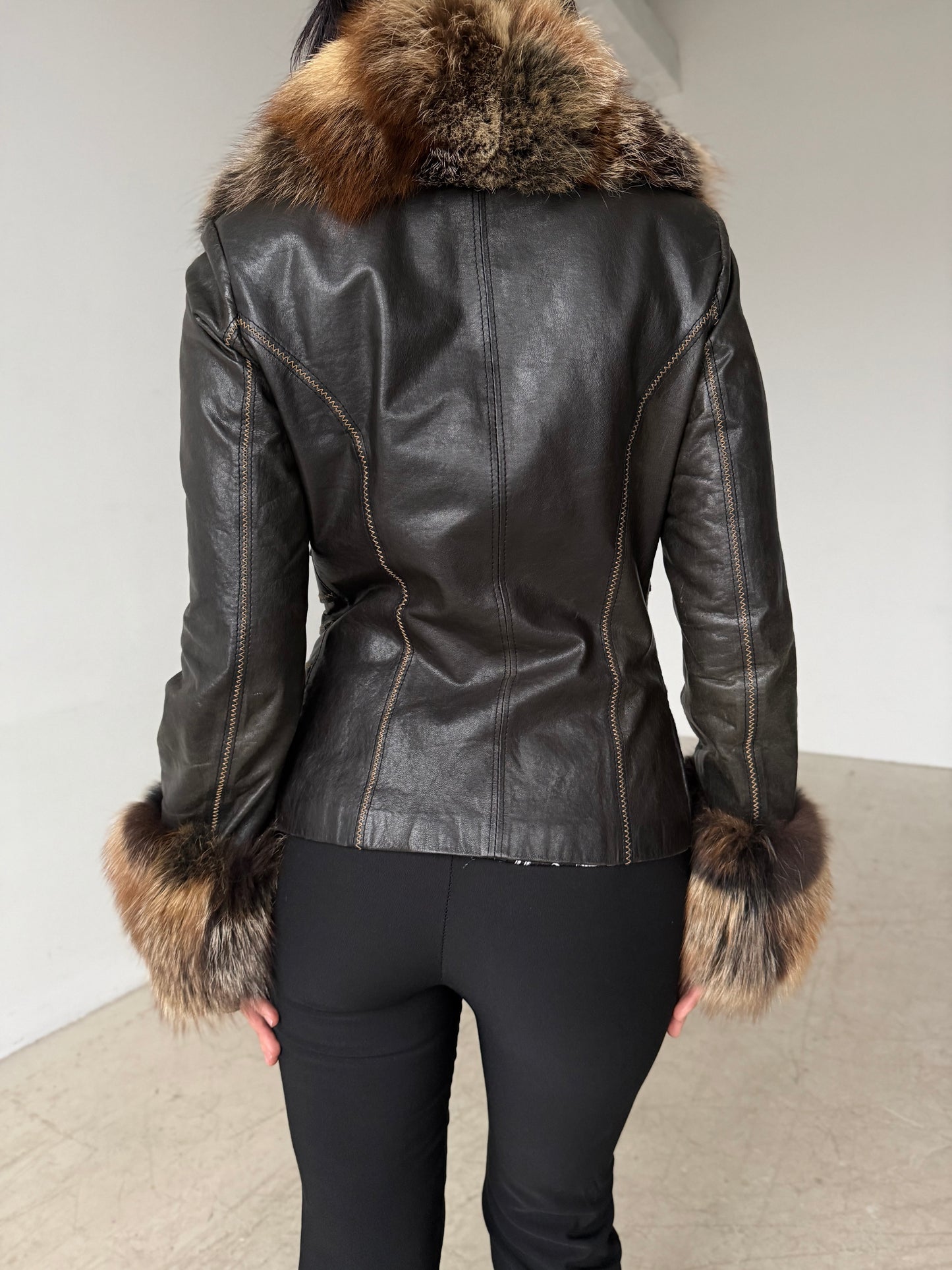 Vintage Leather Jacket with Natural Fur TWINKLING GLOBAL