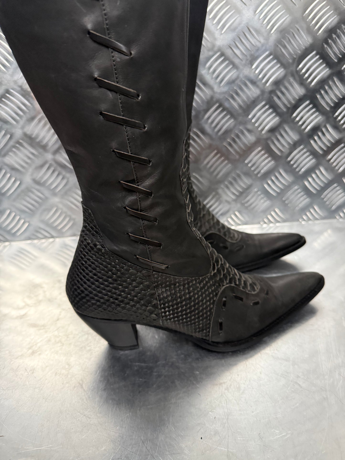 Vintage Italian Leather Cowboy Boots TWINKLING GLOBAL