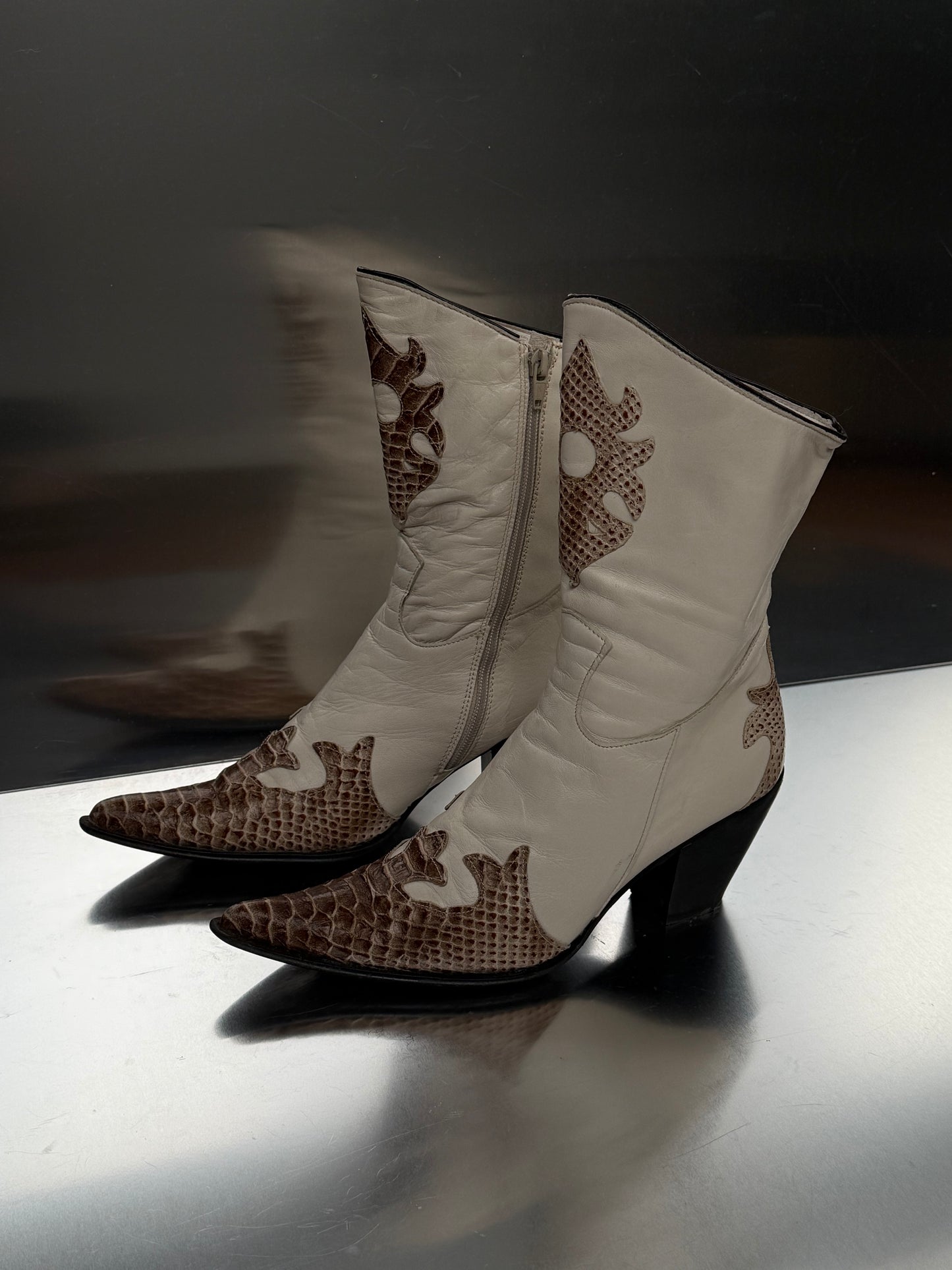Vintage Leather Cowboy Boot - TWINKLING GLOBAL