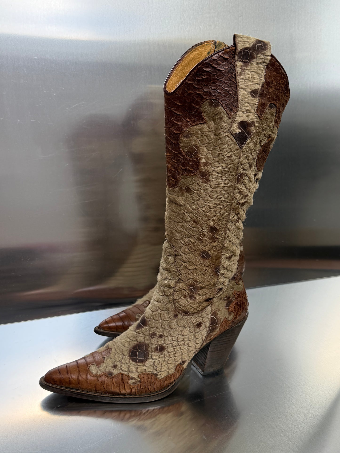 Vintage Cowboy Boots with Exterior Fur by Sandra - TWINKLING GLOBAL