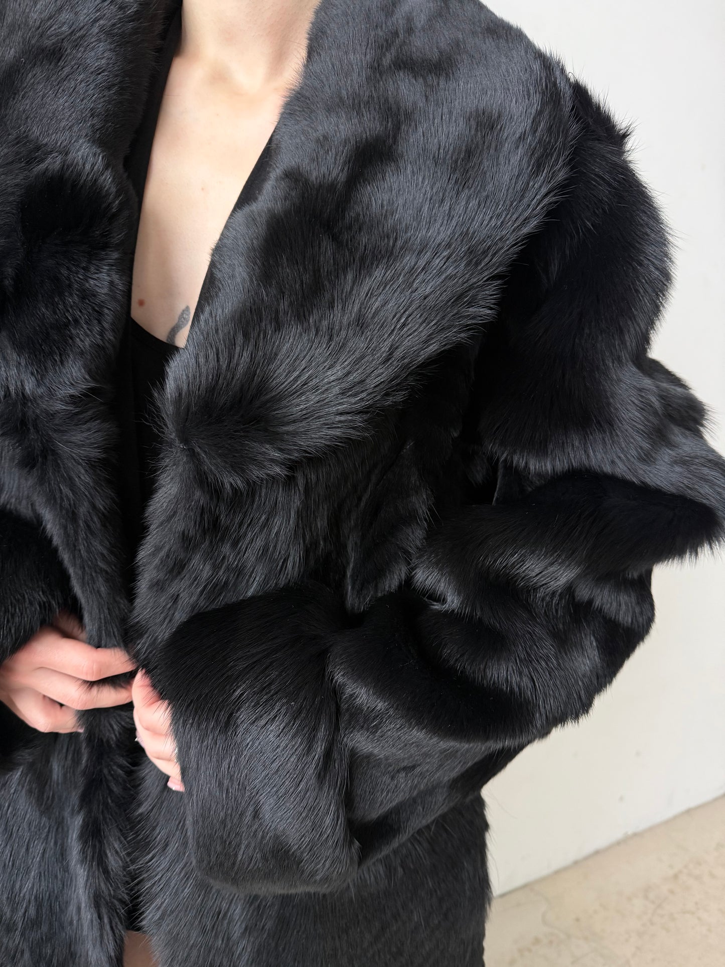 Luxurious vintage natural wolf fur coat with a full-length dramatic silhouette TWINKLING GLOBAL