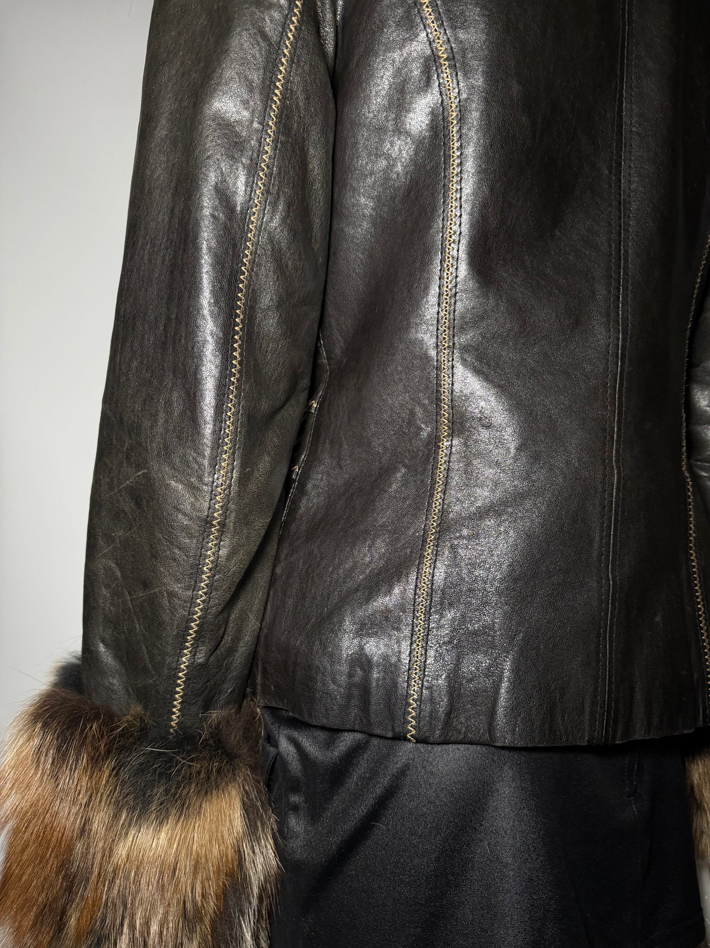 Vintage Leather Jacket with Natural Fur TWINKLING GLOBAL