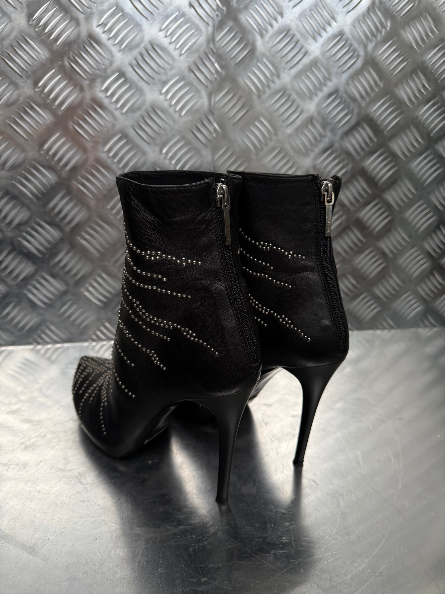 Vintage Shy leather studded ankle boots Twinkling Global