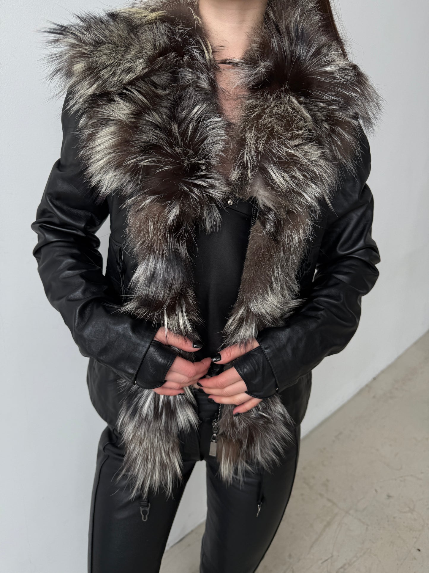 Vintage genuine leather jacket with natural fur TWINKLING GLOBAL