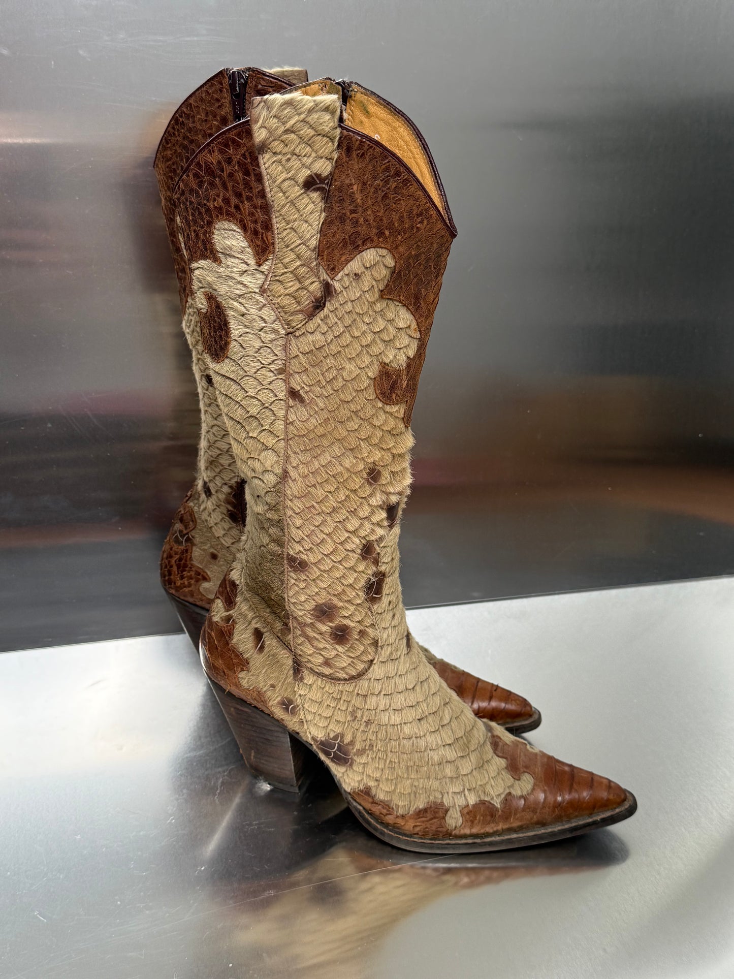 Vintage Cowboy Boots with Exterior Fur by Sandra - TWINKLING GLOBAL