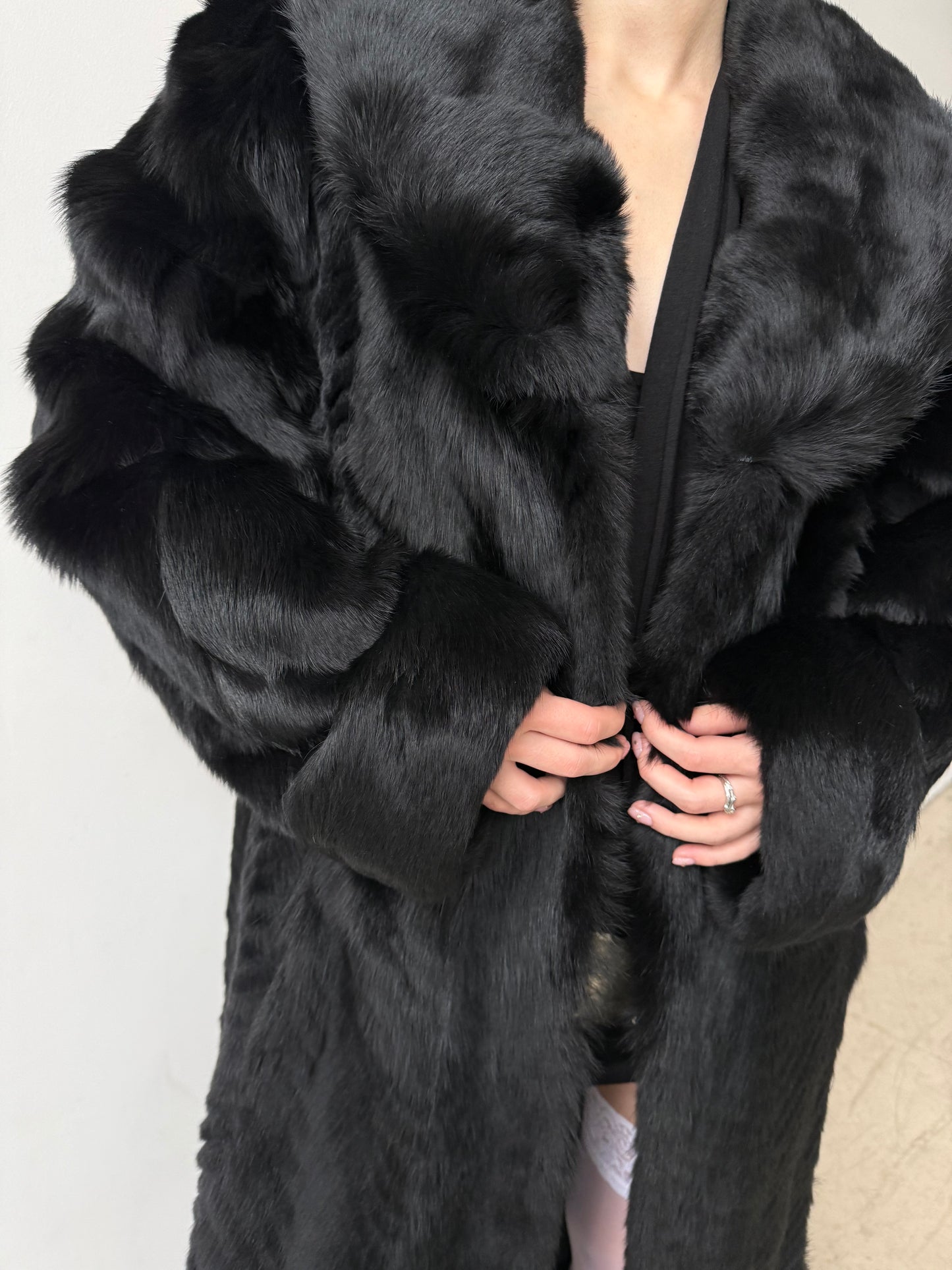 Luxurious vintage natural wolf fur coat with a full-length dramatic silhouette TWINKLING GLOBAL
