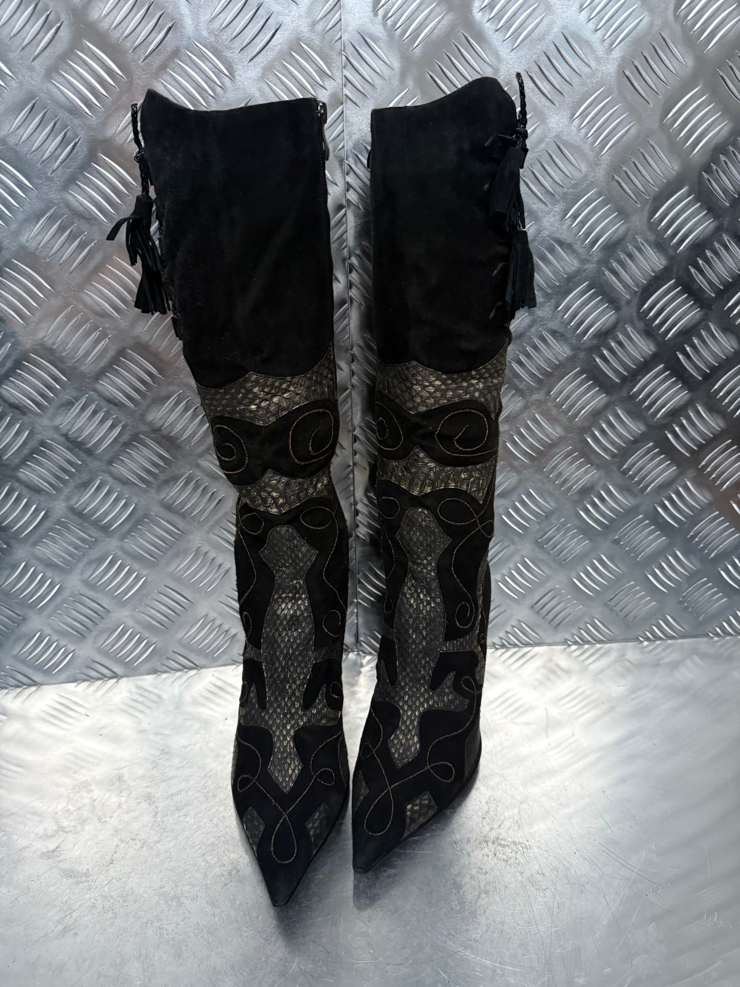 Vintage Italian Black Suede Embroidered Heeled Boots TWINKLING GLOBAL