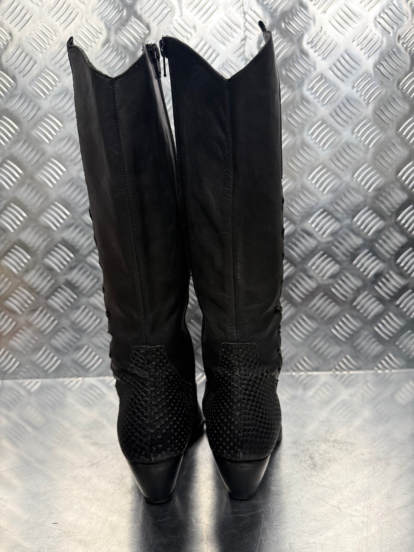 Vintage Italian Leather Cowboy Boots TWINKLING GLOBAL