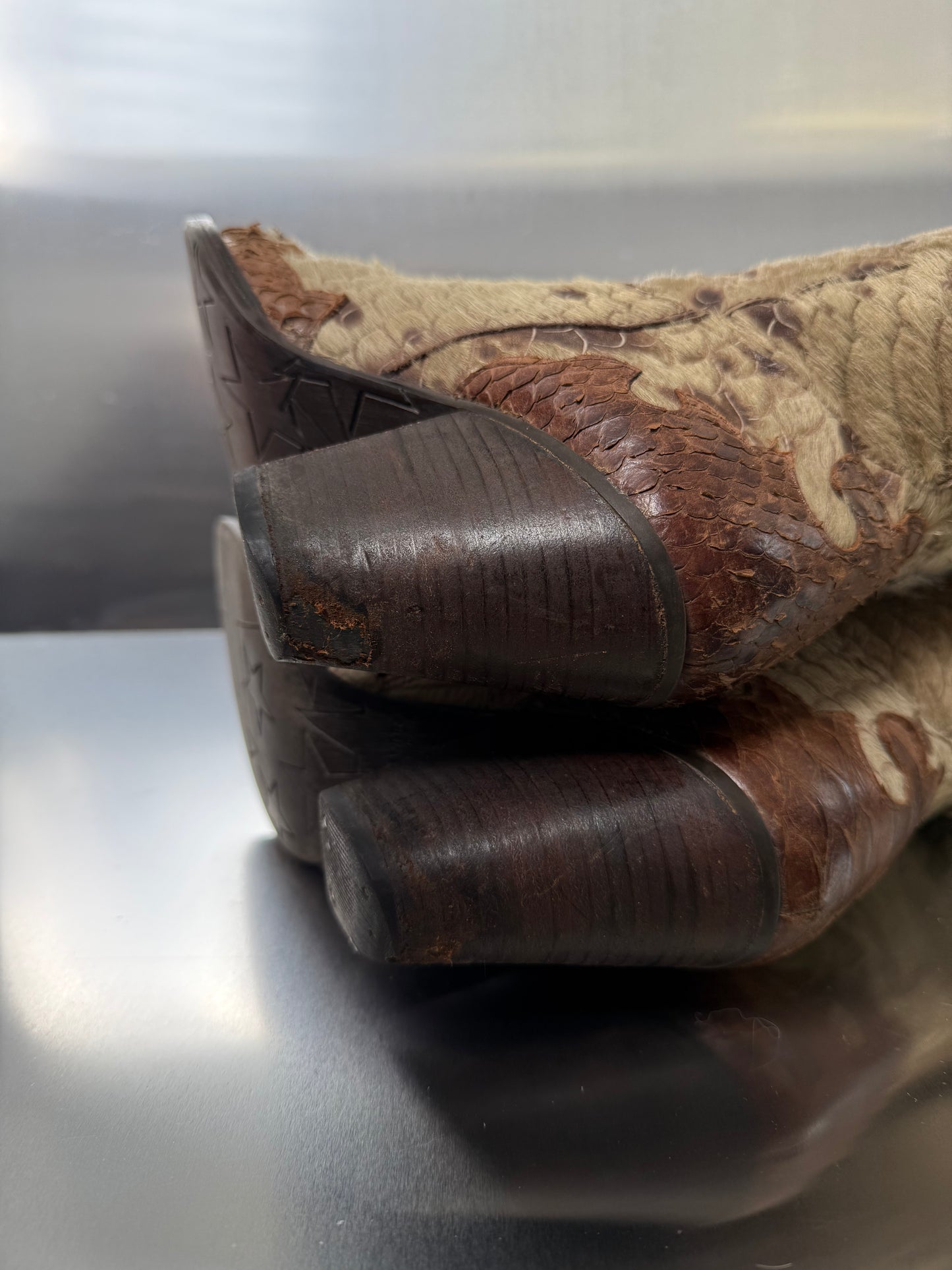 Vintage Cowboy Boots with Exterior Fur by Sandra - TWINKLING GLOBAL